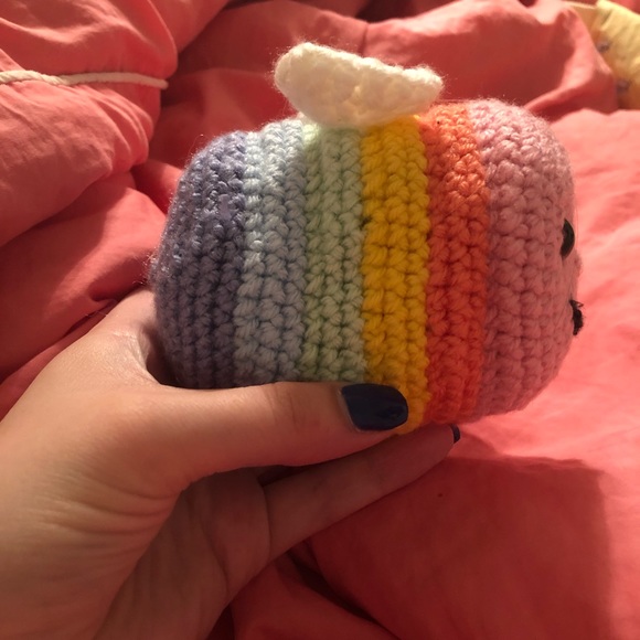 Crochet rainbow bee - Picture 3 of 3